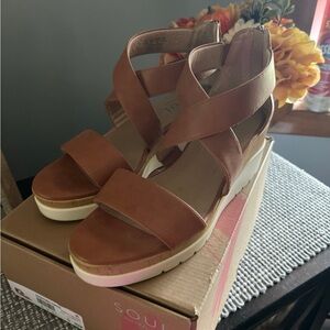 Women's Tan Wedge Sandals